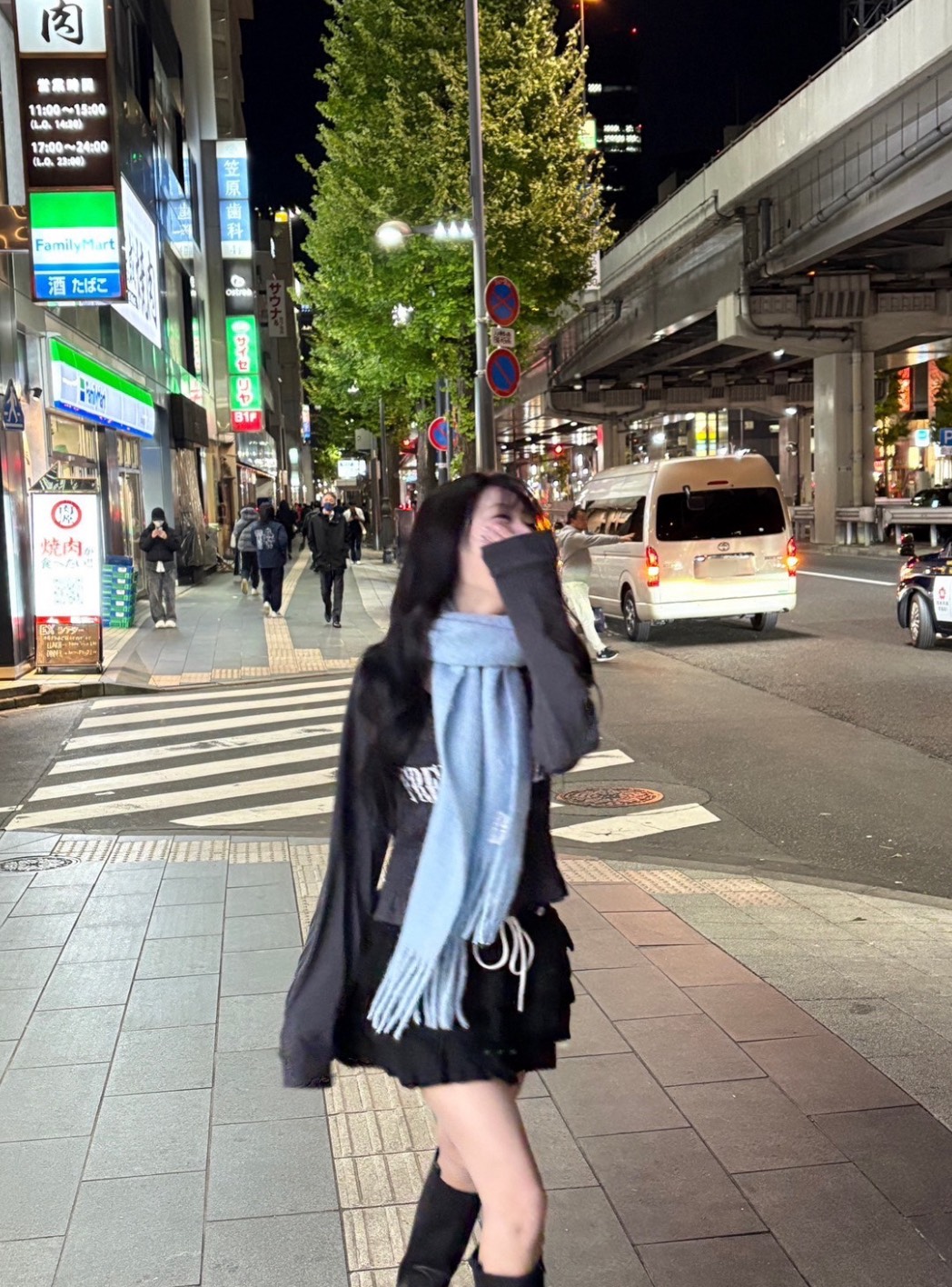 ［BABYMONSTER　アヒョン］［東京都］大衆スタンド神田屋新宿南口店前