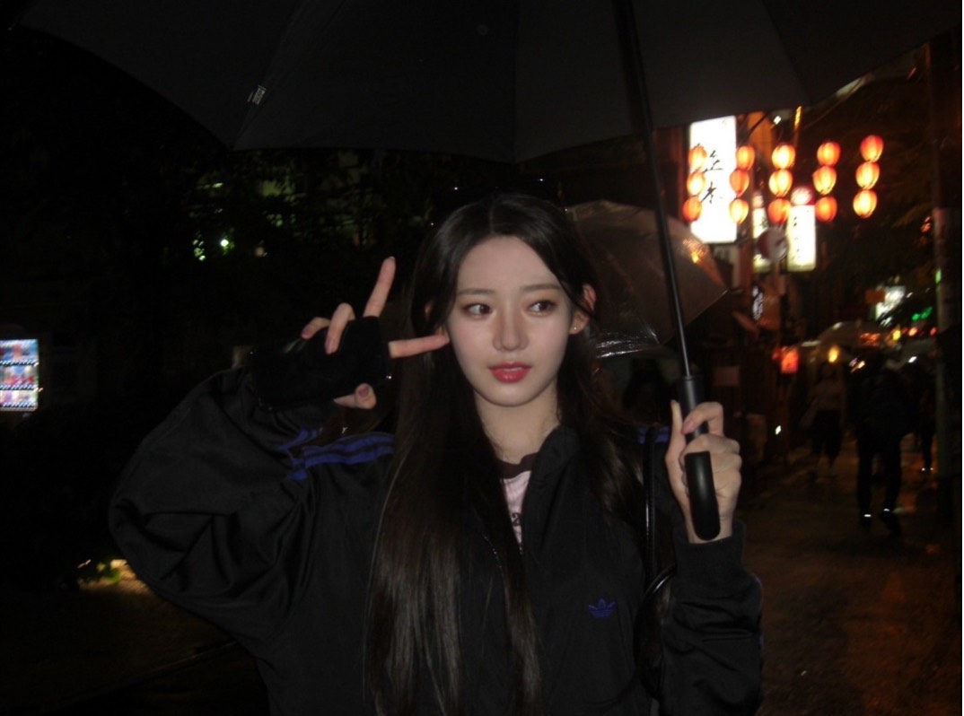 ［BABYMONSTER ローラ］［東京都］渋谷のんべい横丁