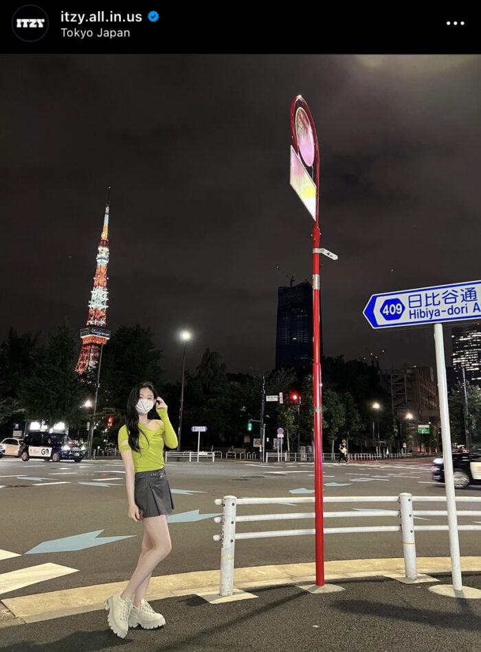 [ITZYチェリョン][東京]ファミマ御成門店前